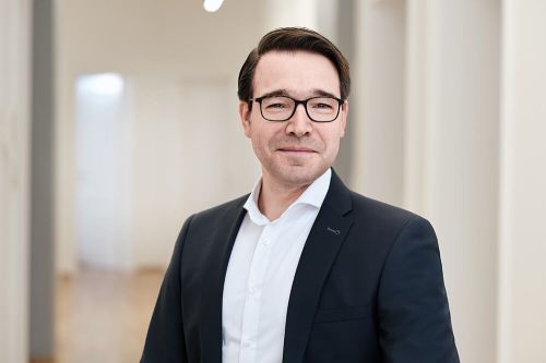 Christian Nicola, Steuerberater, Diplom-Betriebswirt (BA), Fachberater für den Heilberufebereich
(IFU / ISM gGmbH), Bamberg